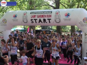 Giant Inflatable Lady Garden Run Arch