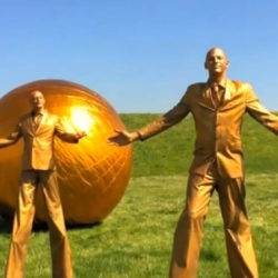Gold Inflatable Sphere With Gold Men