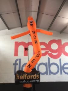 Giant inflatable air dancers