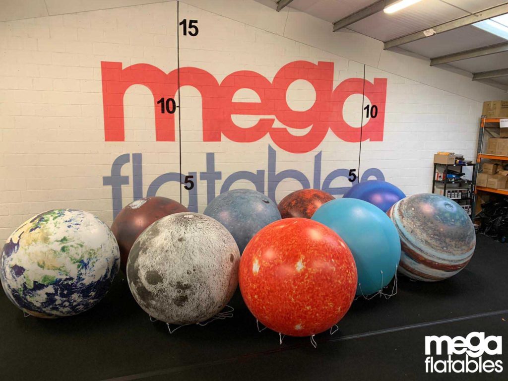 Giant inflatable spheres and planets