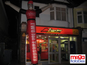 Pizza Hut at night