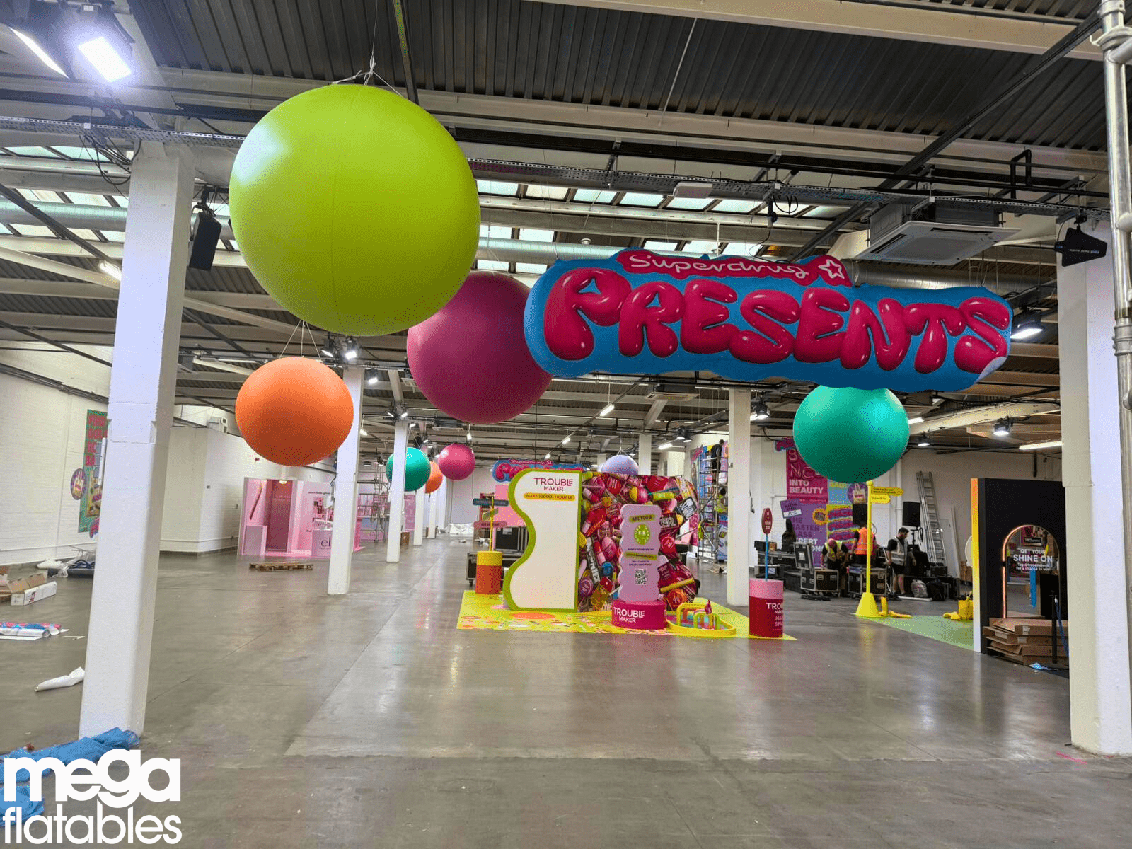 Trade show displays, create bespoke business inflatables
